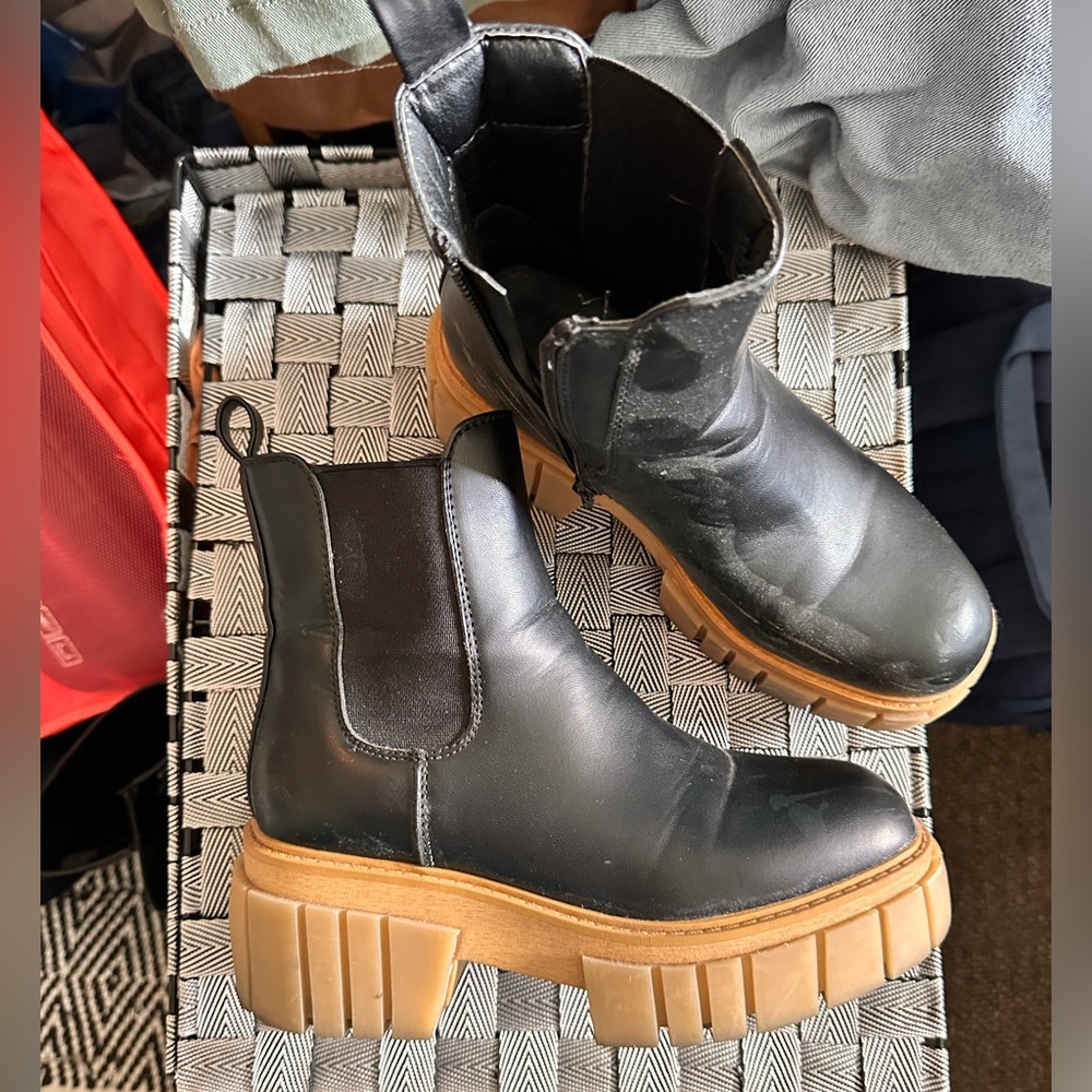 Platform Chelsea boots